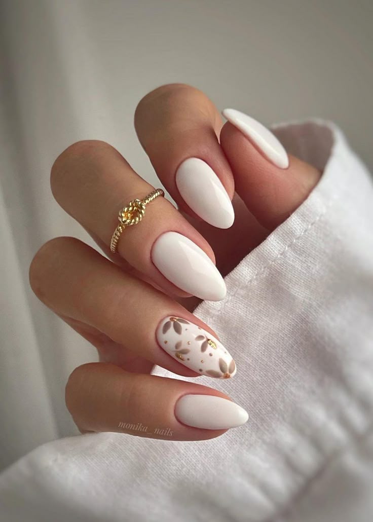 34 Elegant White Nail Ideas